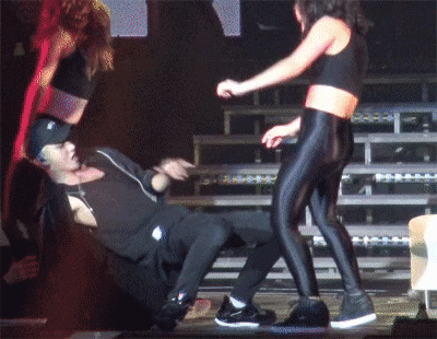 get?url=https%3A%2F%2Fs-media-cache-ak0.